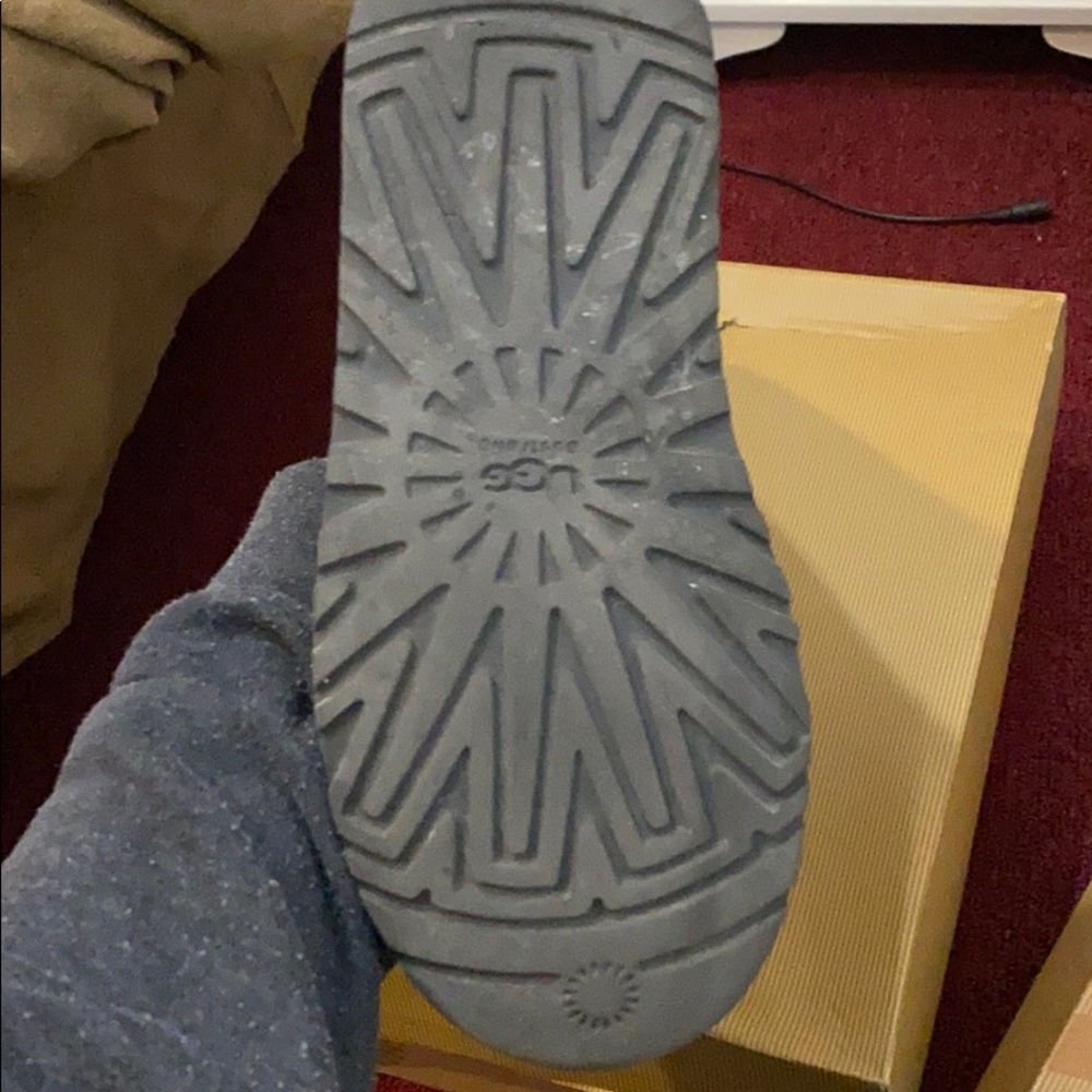 Uggs - Picture 4 of 5